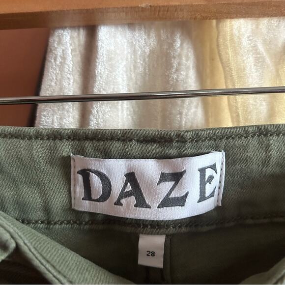 DAZE Sundaze Carpenter Jean Utility Cargo Workwear Olive Green Raw Hem NEW Sz 28 - Picture 5 of 11